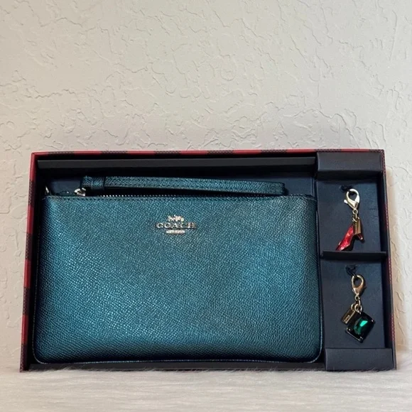 Coach Wizard of Oz Wallet Set - Picture 2 of 10